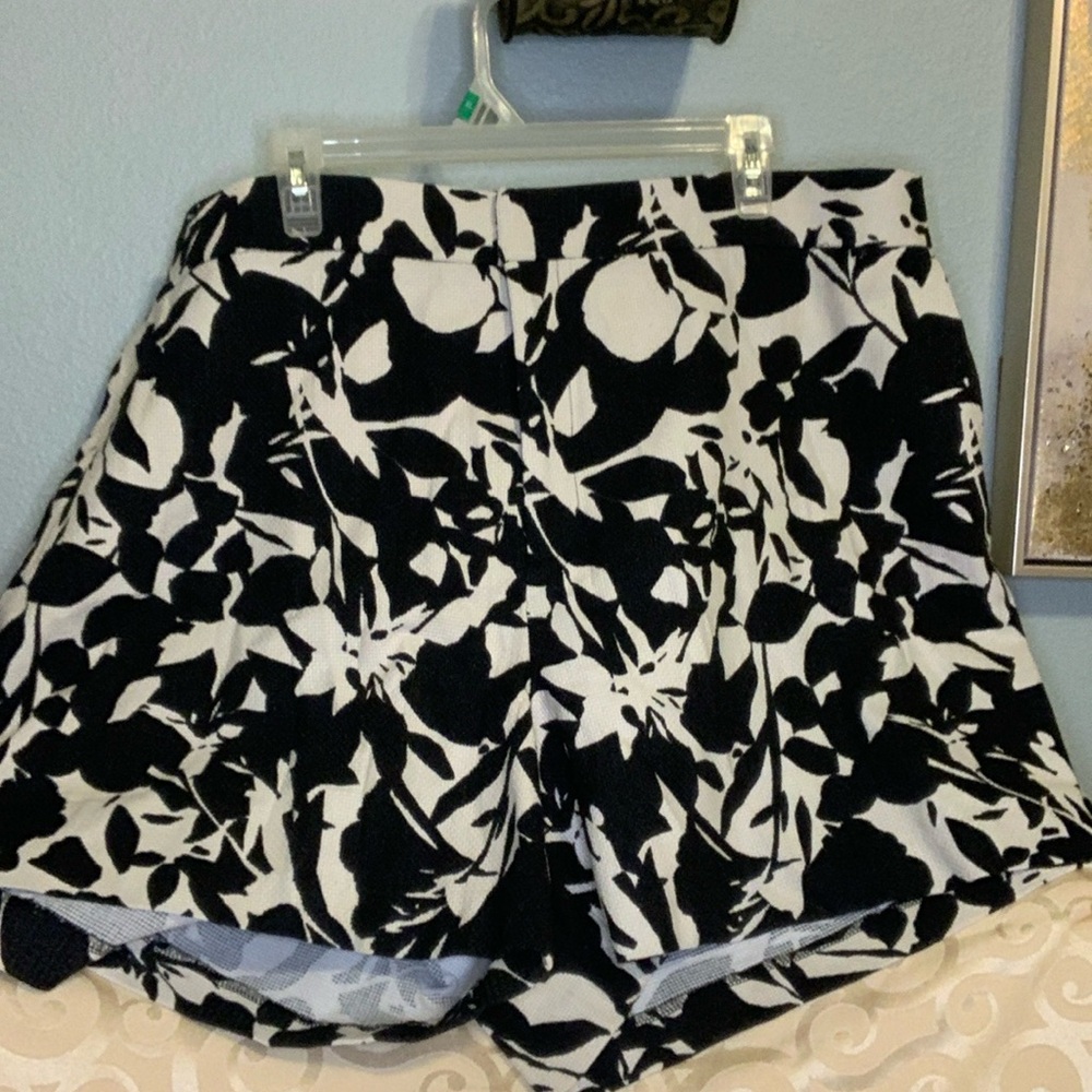 Eloquii Cream and Black Twill Shorts